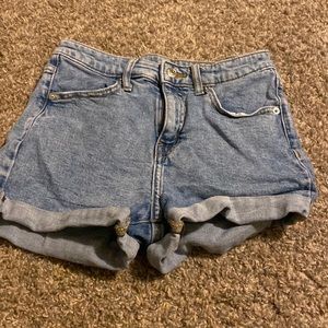 SELLING: Jean shorts
